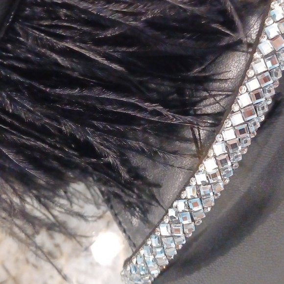 STEVE MADDEN AVILON FEATHER WOMEN'S EMBELLISHED BLACK SANDALS NWOB - Picture 7 of 7